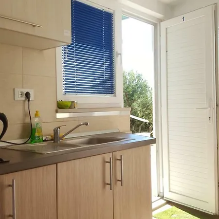 Studio Apartman Giro Appartamento Pisak
