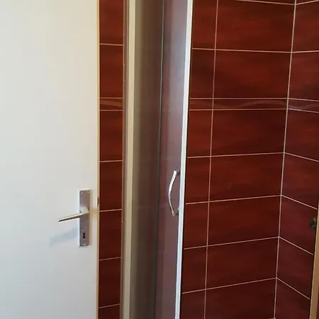 Studio Apartman Giro Appartamento Pisak